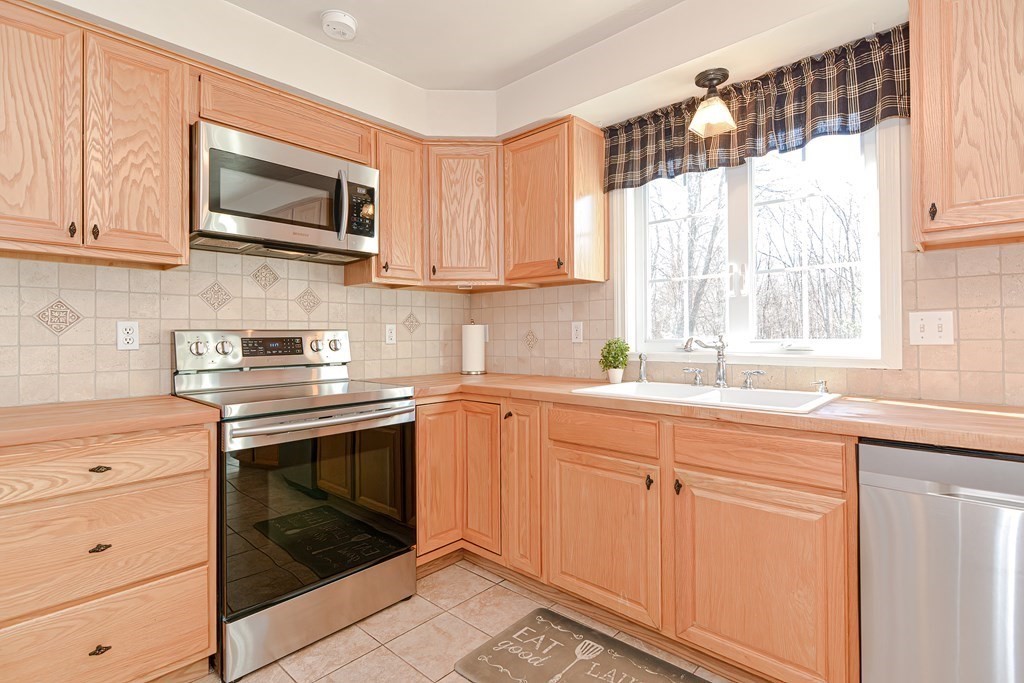 77 Old Webster Road Oxford, MA 01540 - Photo 4 of 39 Gallery Image 4