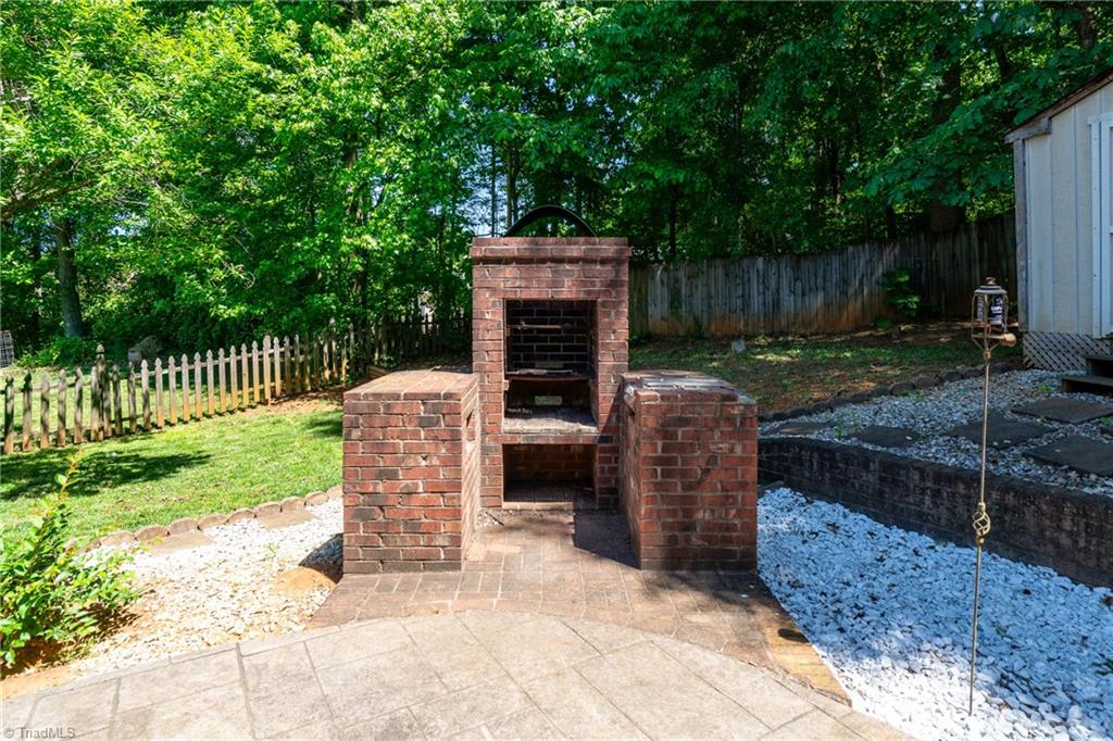 1706 Crinan Court High Point, NC 27265 - Photo 4 of 32