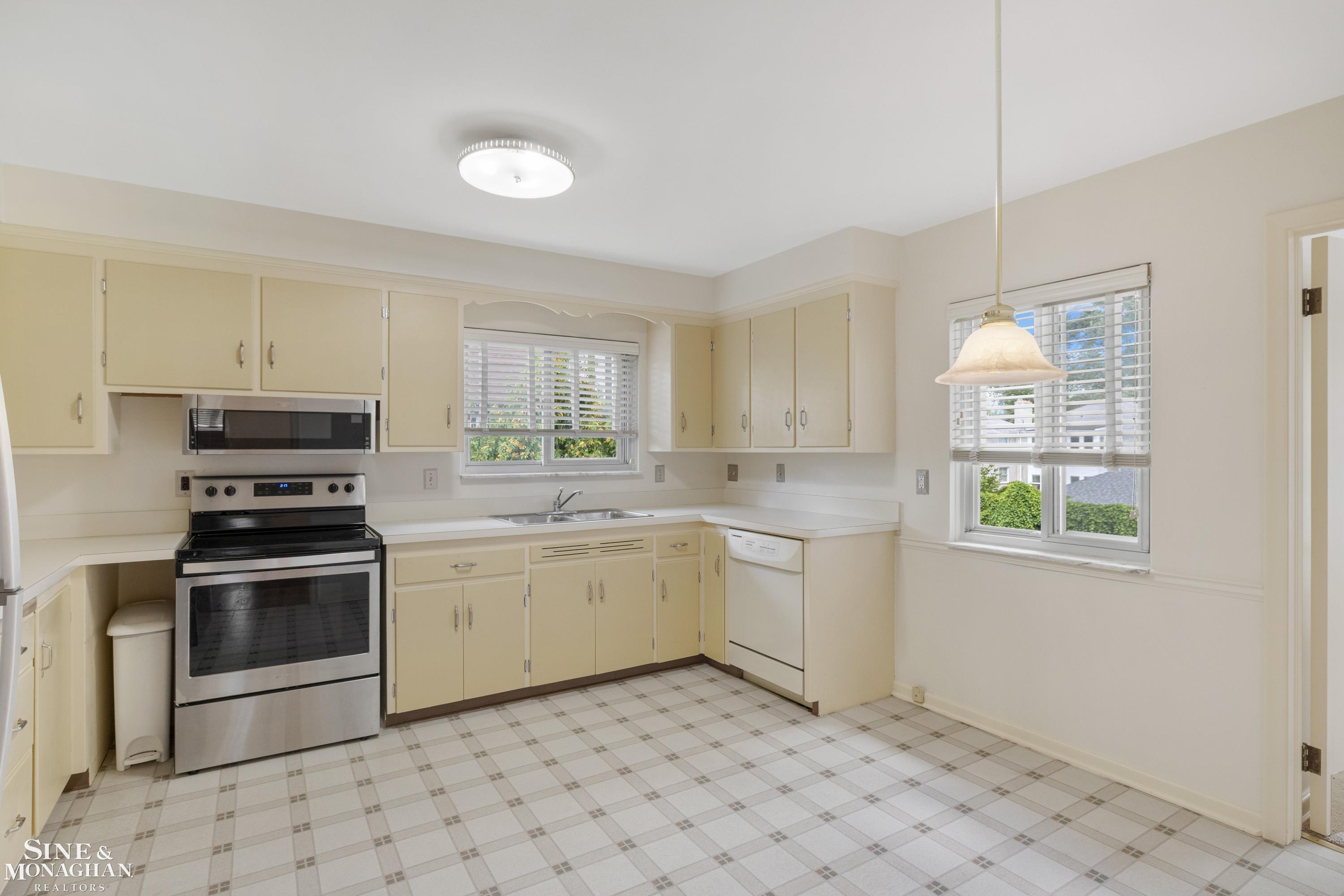 716 Trombley Road Grosse Pointe, MI 48230 - Photo 13 of 97