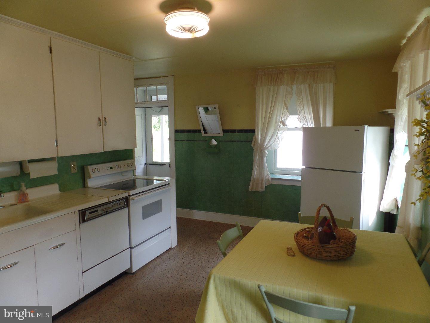 1184 West Thatcher Road Quakertown, PA 18951 - Photo 11 of 15 Kitchen
