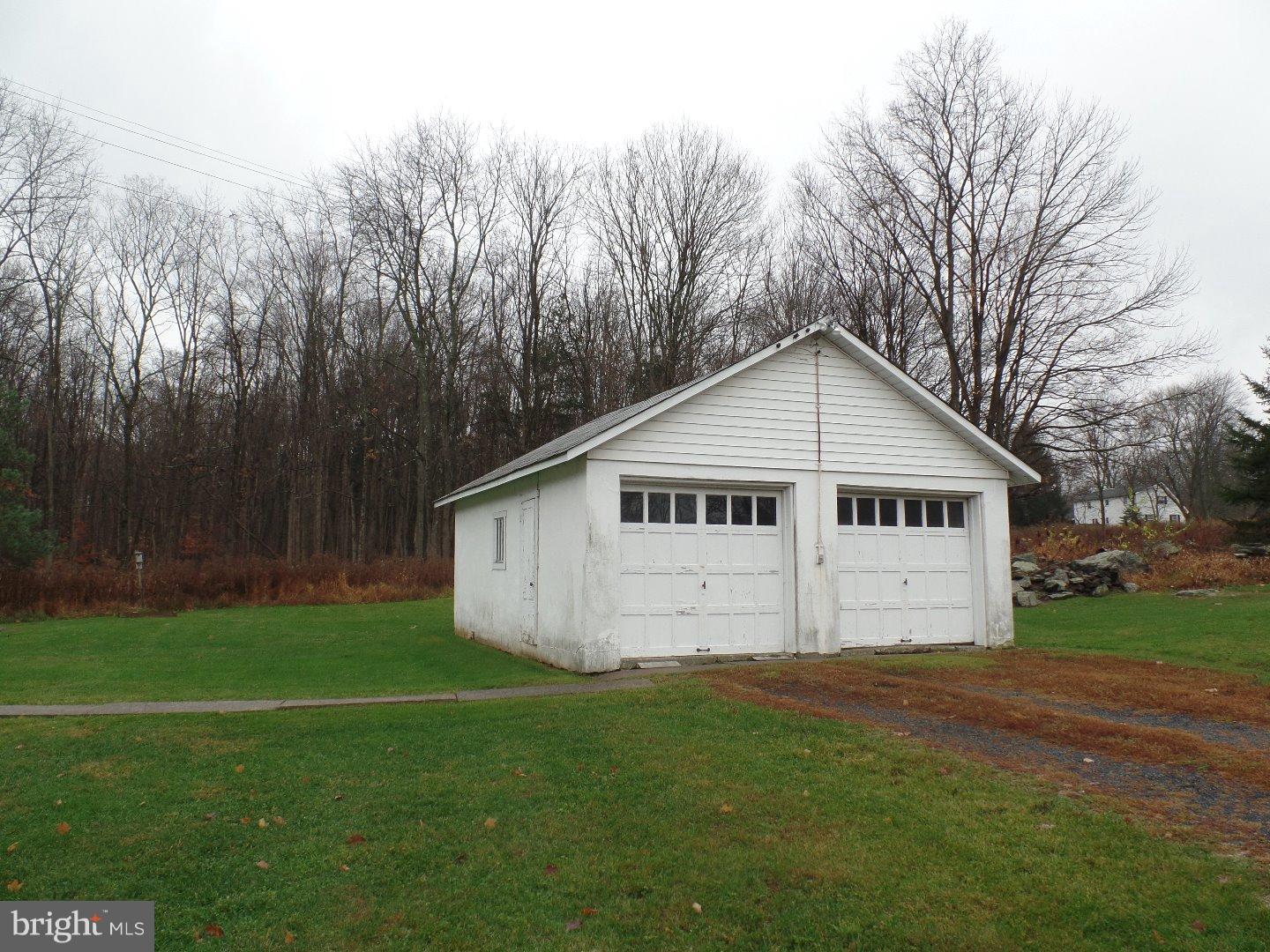 1184 West Thatcher Road Quakertown, PA 18951 - Photo 6 of 15 Garage