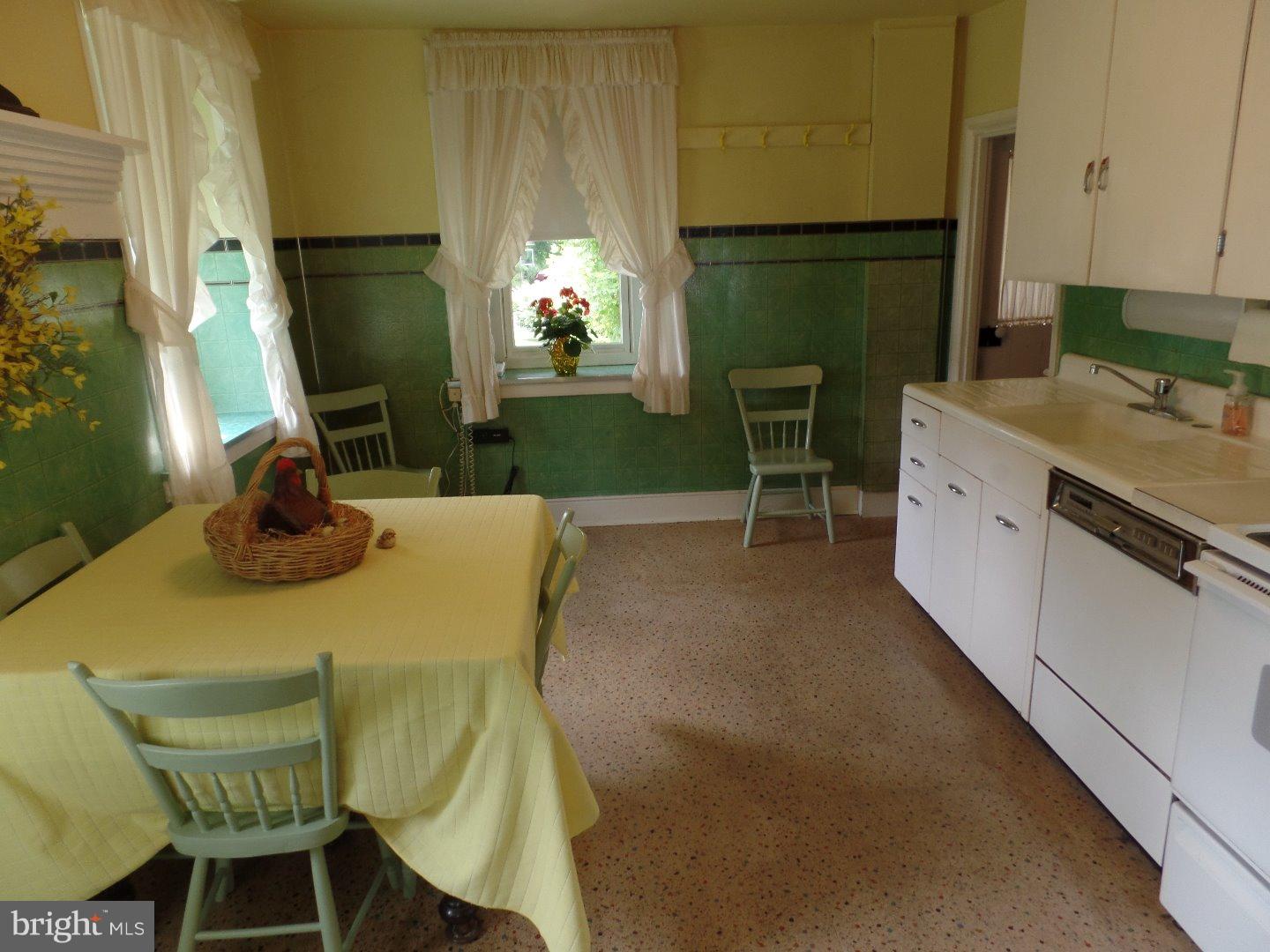 1184 West Thatcher Road Quakertown, PA 18951 - Photo 10 of 15 Kitchen