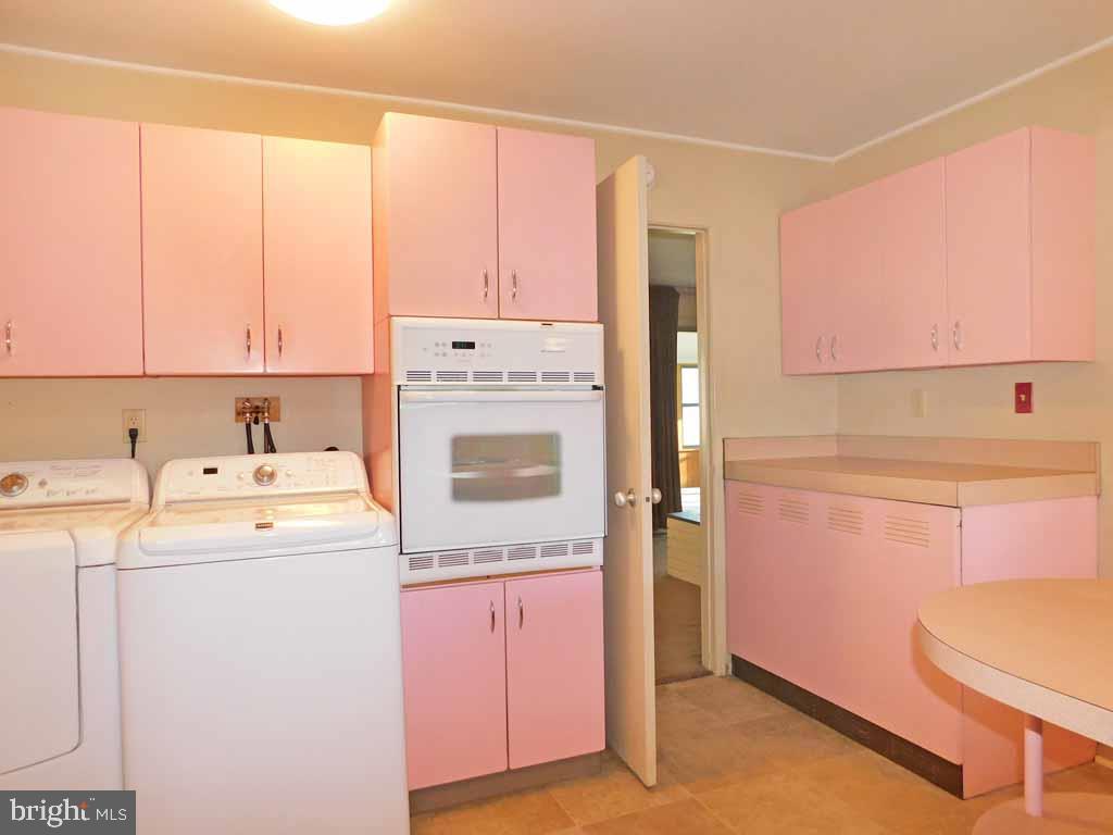 2 Falcon Road Levittown, PA 19056 - Photo 14 of 48 Kitchen
