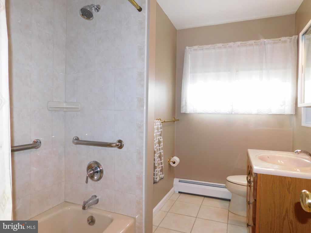 2 Falcon Road Levittown, PA 19056 - Photo 22 of 48 Hall Bath