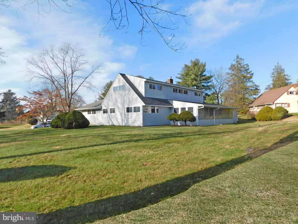 2 Falcon Road Levittown, PA 19056 - Photo 44 of 48 Side and Back Yard
