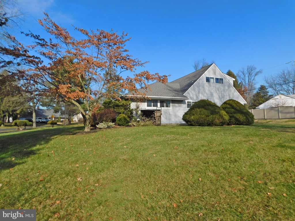2 Falcon Road Levittown, PA 19056 - Photo 46 of 48 Side Yard