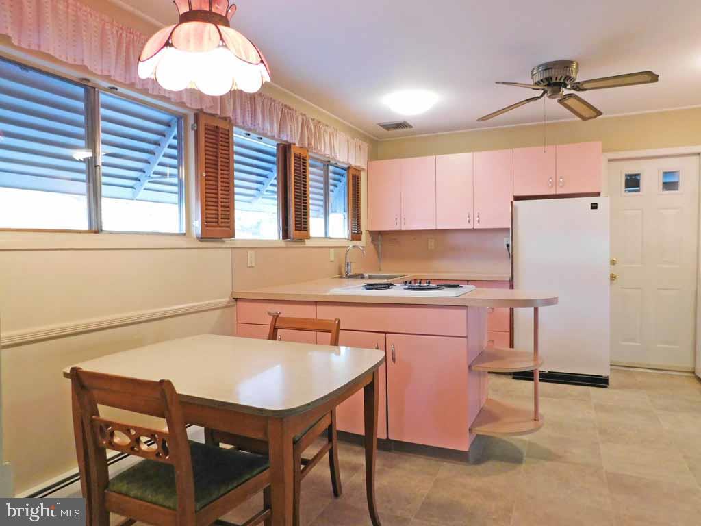 2 Falcon Road Levittown, PA 19056 - Photo 10 of 48 Eat In Kitchen