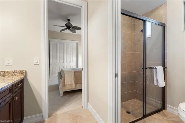 a en suite bathroom with a shower