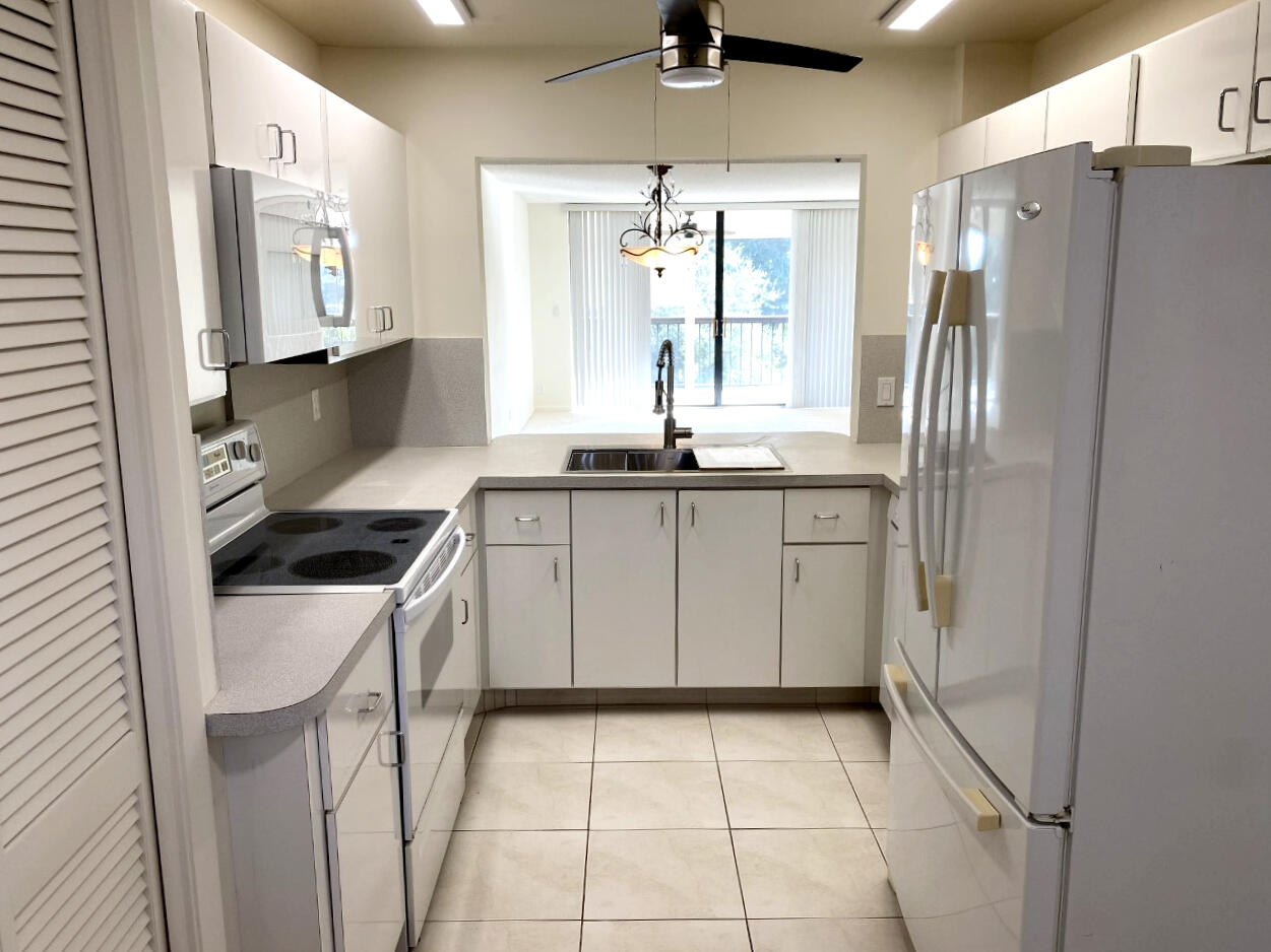 6620 Boca Del Mar Drive, Unit 402 Boca Raton, FL 33433 - Photo 21 of 53 Kitchen 3