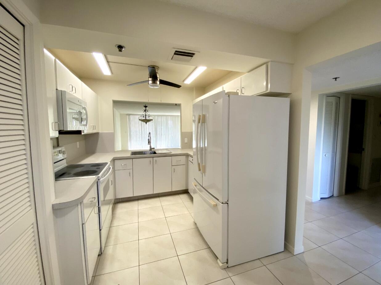 6620 Boca Del Mar Drive, Unit 402 Boca Raton, FL 33433 - Photo 23 of 53 Kitchen
