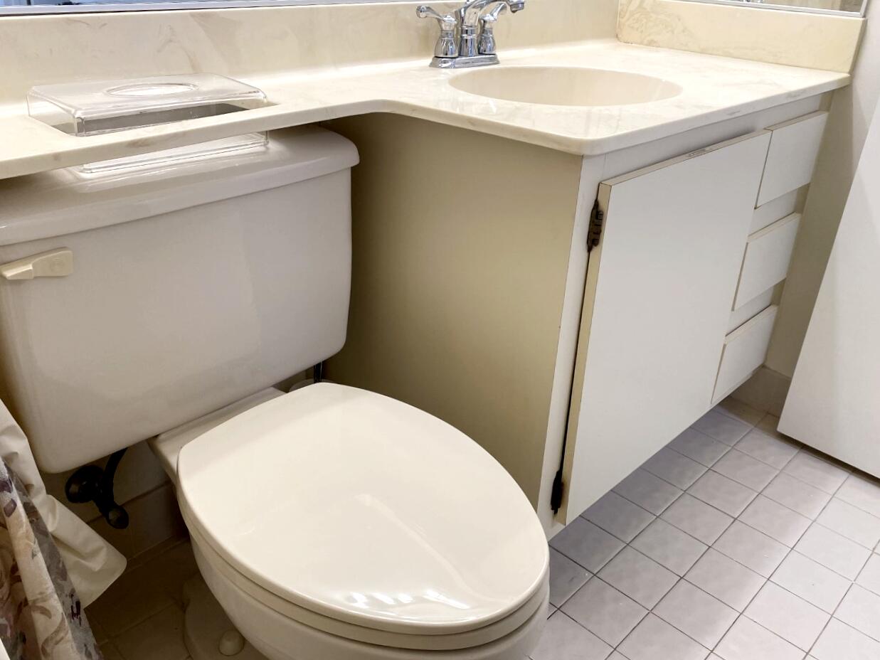 6620 Boca Del Mar Drive, Unit 402 Boca Raton, FL 33433 - Photo 30 of 53 Guest Bath