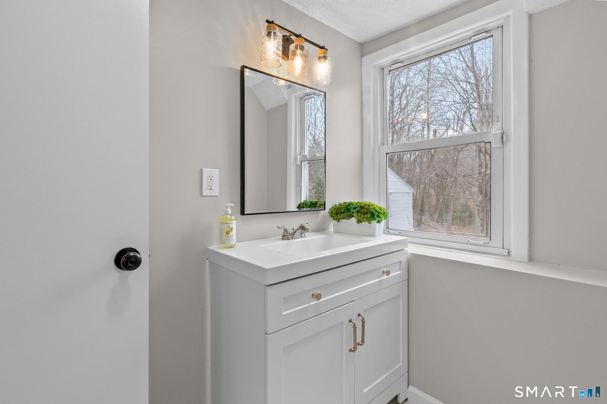 25 Mountain Road Simsbury, CT 06081 - Photo 20 of 39