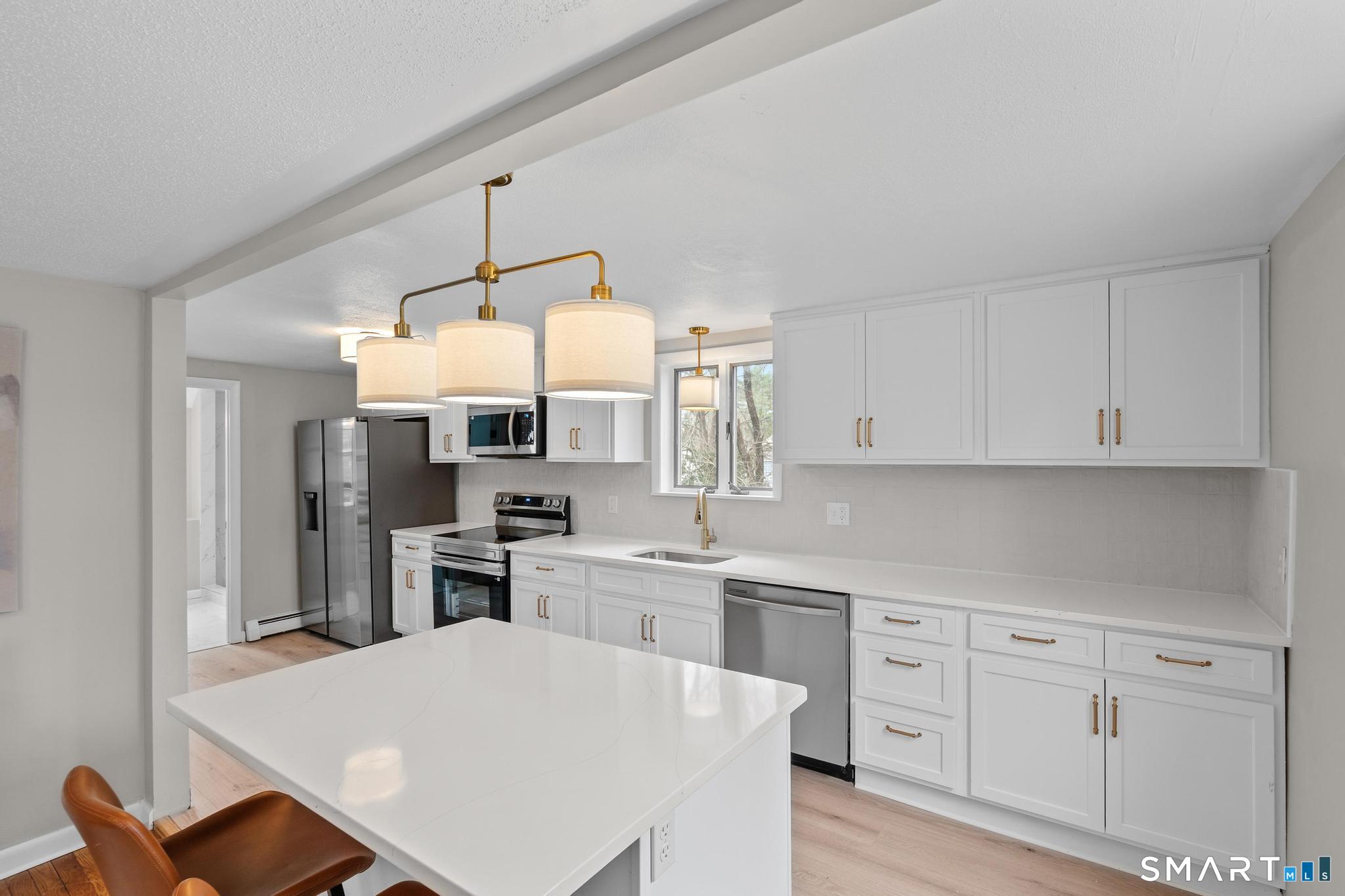 25 Mountain Road Simsbury, CT 06081 - Photo 5 of 39