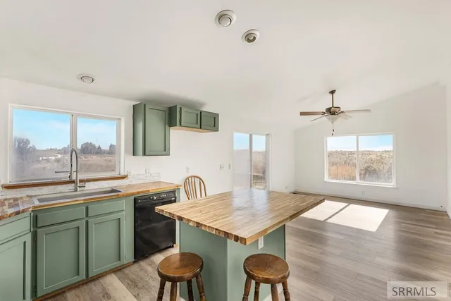 $305,000 | 789 South 1400 West, Pingree, ID 83262