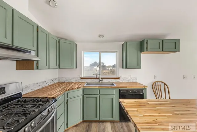 $305,000 | 789 South 1400 West, Pingree, ID 83262