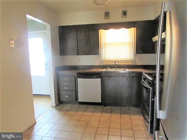 3313 Swann Road Suitland, MD 20746 - Photo 3 of 15 Kitchen