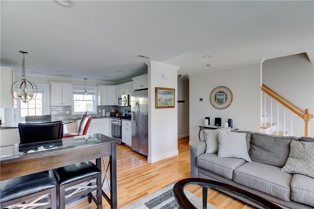 17 Mariner Way Middletown, RI 02842 - Photo 5 of 21