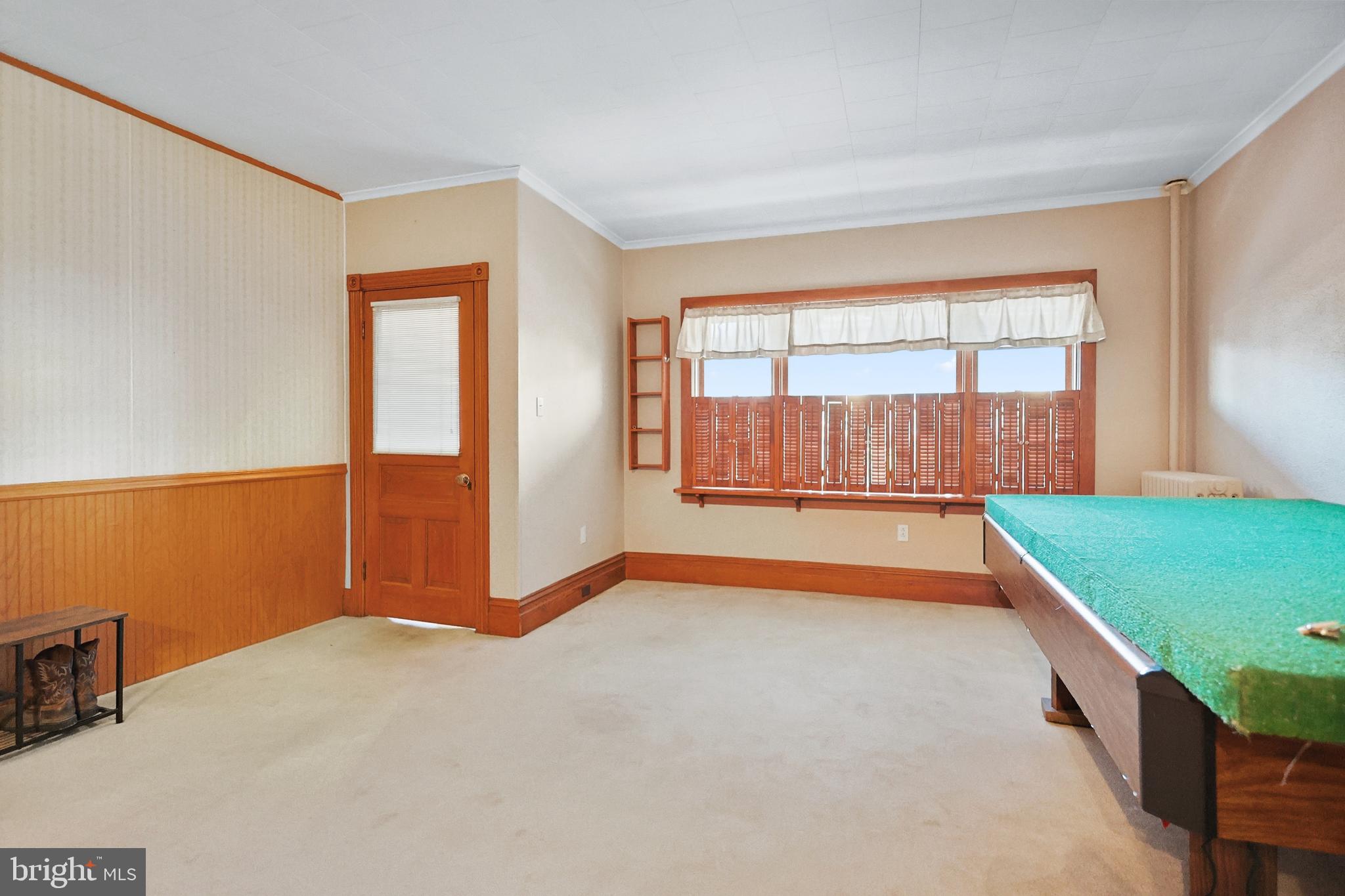 728 East Broad Street Tamaqua, PA 18252 - Photo 6 of 26 an empty room with yard