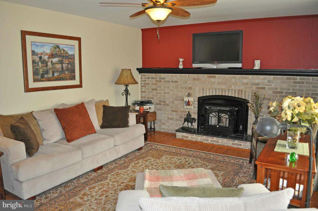 304 Kolbe Road Westminster, MD 21157 - Photo 3 of 30 Living Room