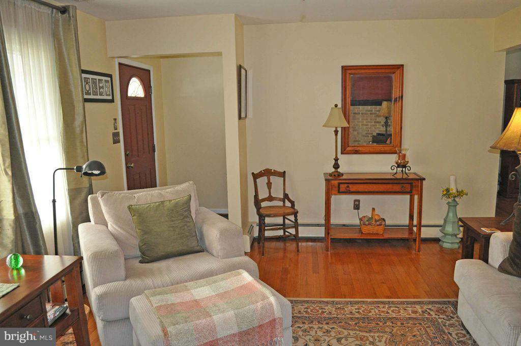 304 Kolbe Road Westminster, MD 21157 - Photo 5 of 30 Living Room