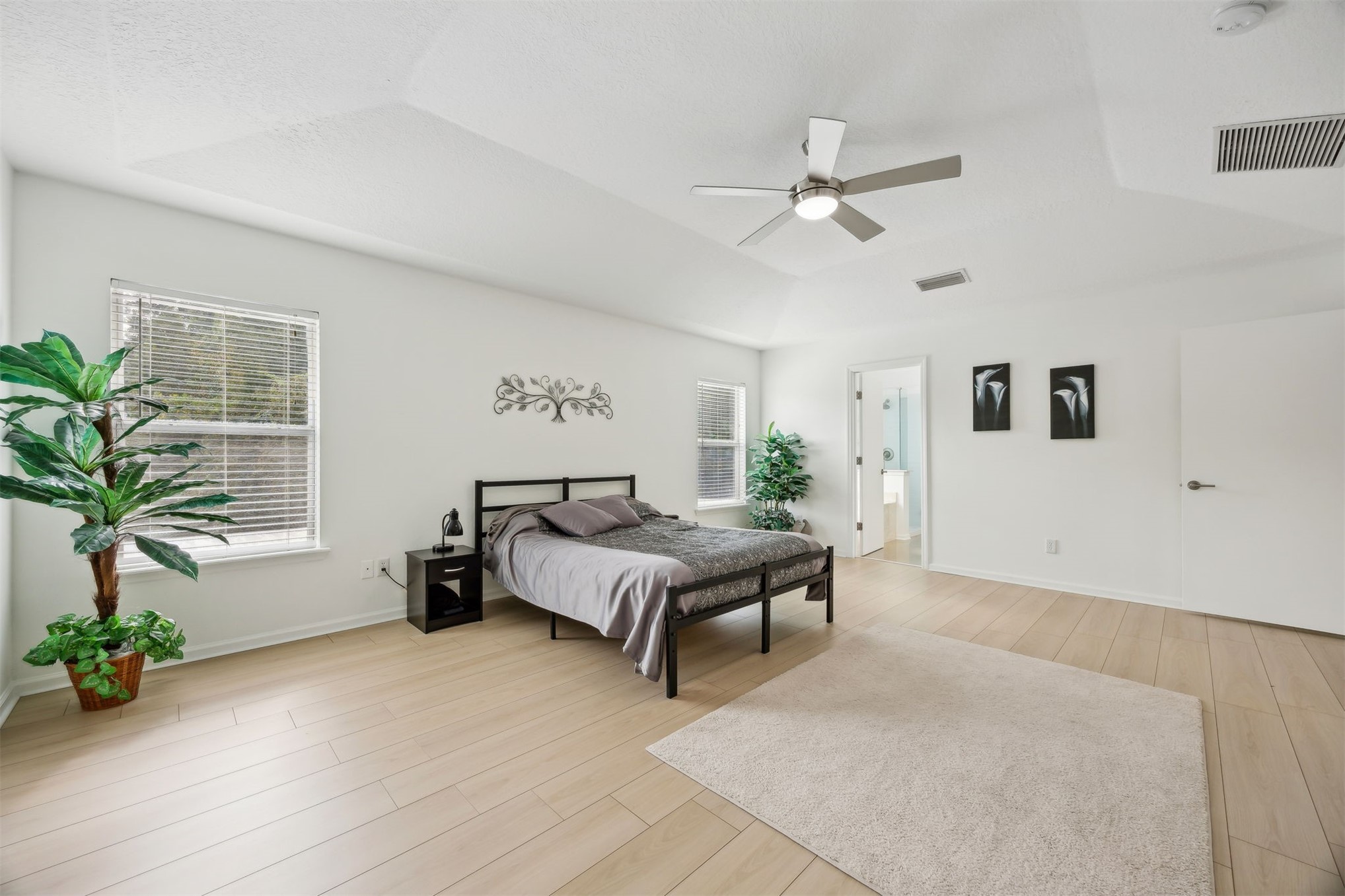 76002 Tideview Lane Yulee, FL 32097 - Photo 22 of 58 a living room with furniture and a potted plant