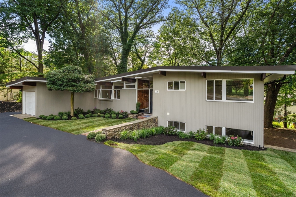 47 Nancy Road Newton, MA 02467 - Photo 2 of 27