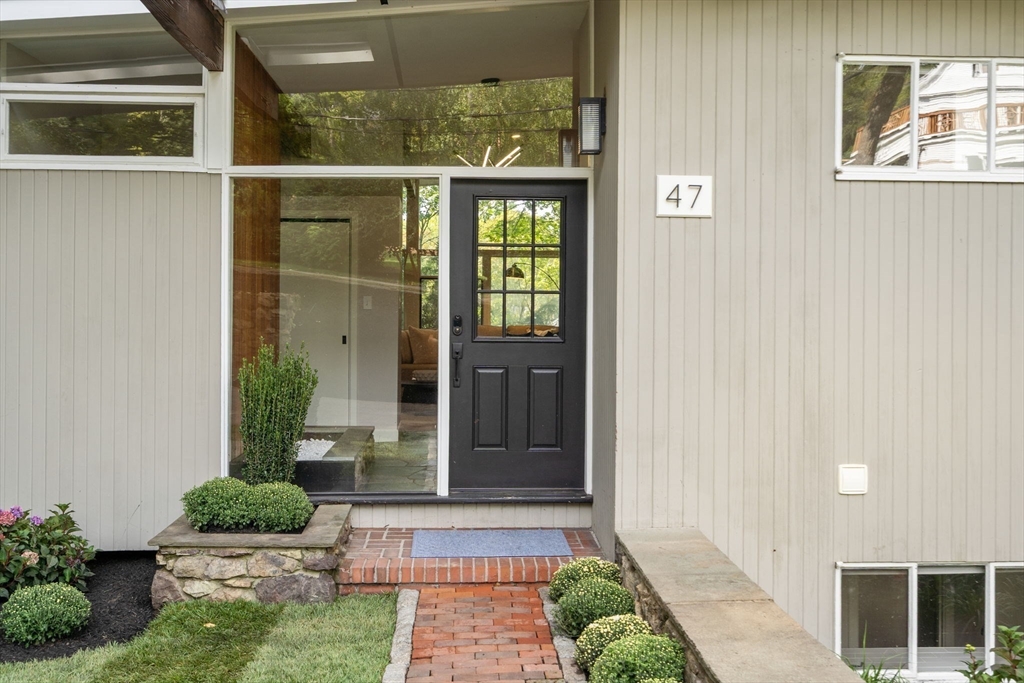 47 Nancy Road Newton, MA 02467 - Photo 3 of 27