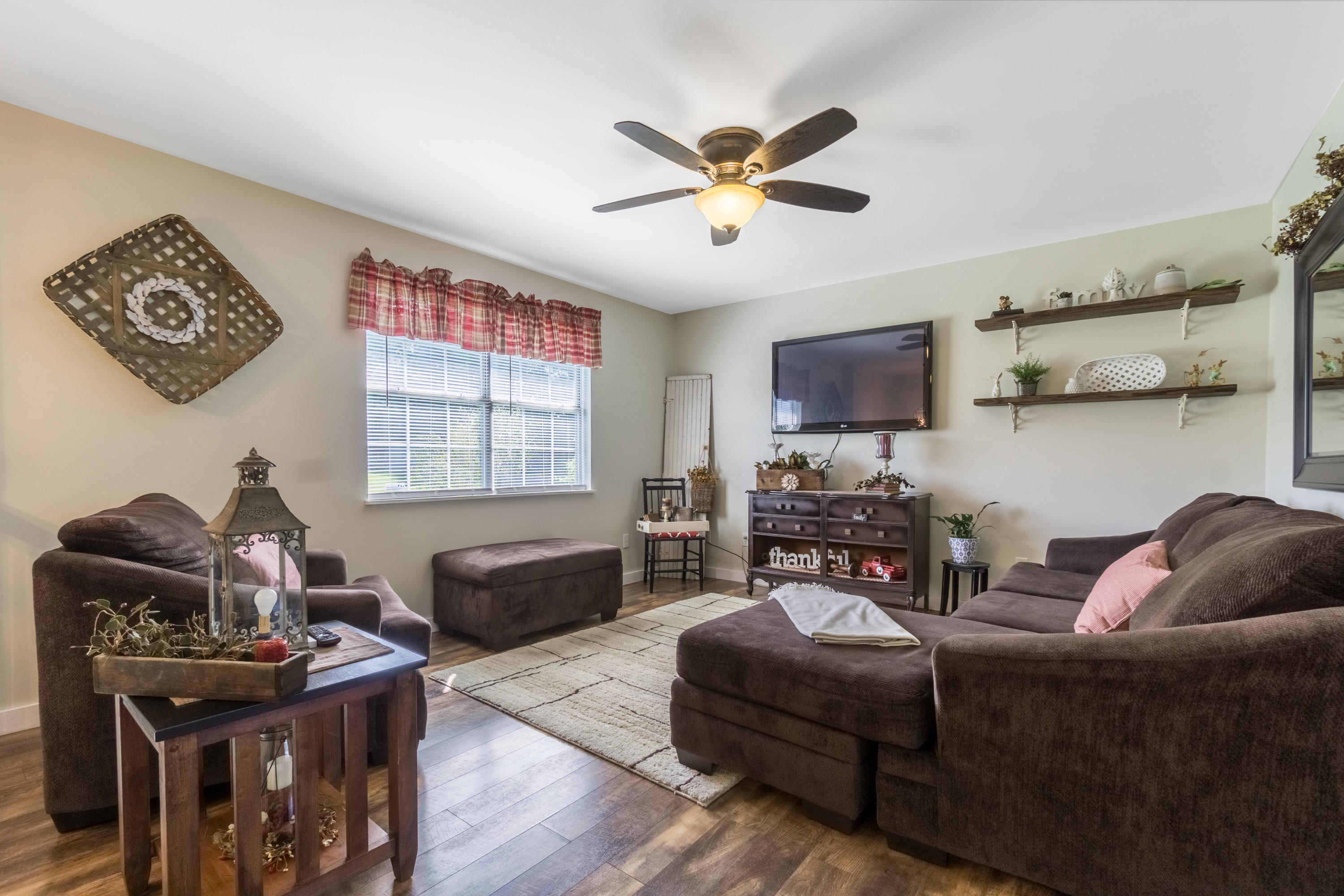196 Old Kile Lake Road Cleveland, TN 37323 - Photo 4 of 34 living room