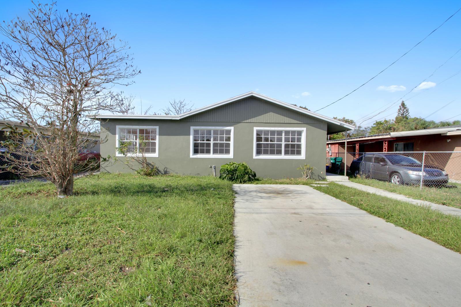 1248 West 33rd Street Riviera Beach, FL 33404 - Photo 1 of 10 2_facade