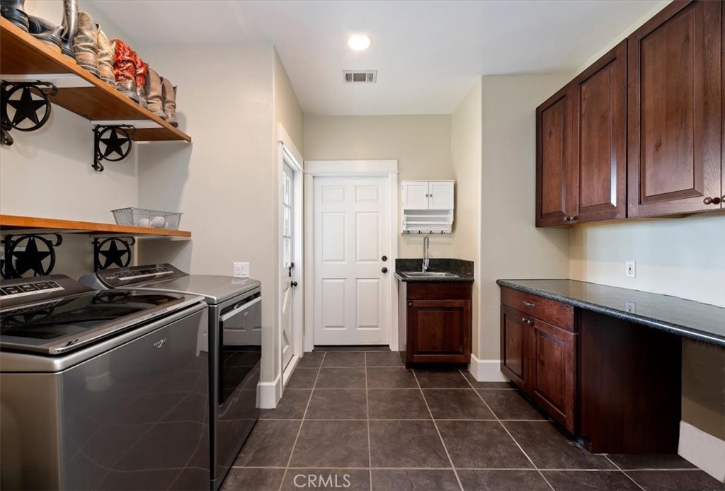 16420 Rocky Glen Road Perris, CA 92570 - Photo 26 of 74 Laundry Room