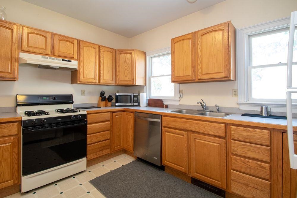 23 Exeter Road Hampton, NH 03842 - Photo 2 of 40
