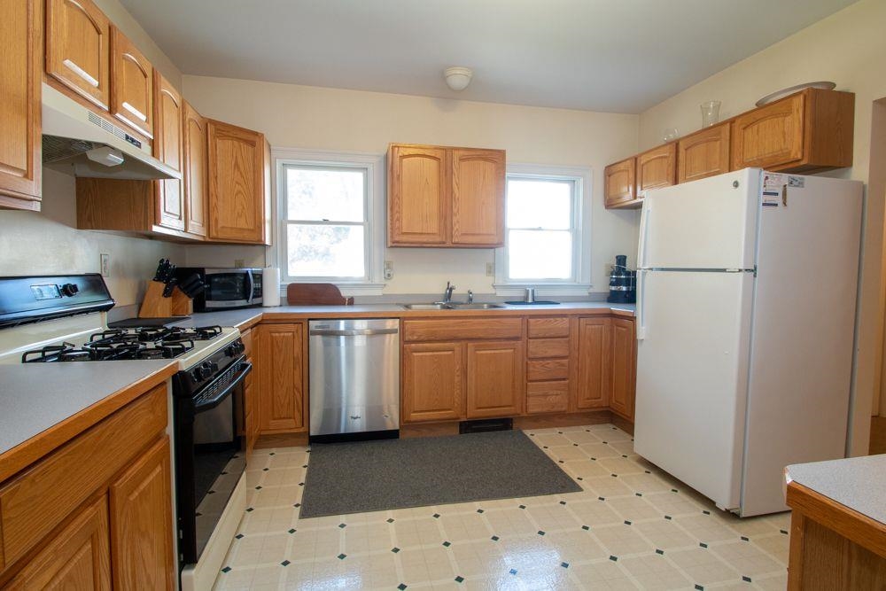 23 Exeter Road Hampton, NH 03842 - Photo 3 of 40