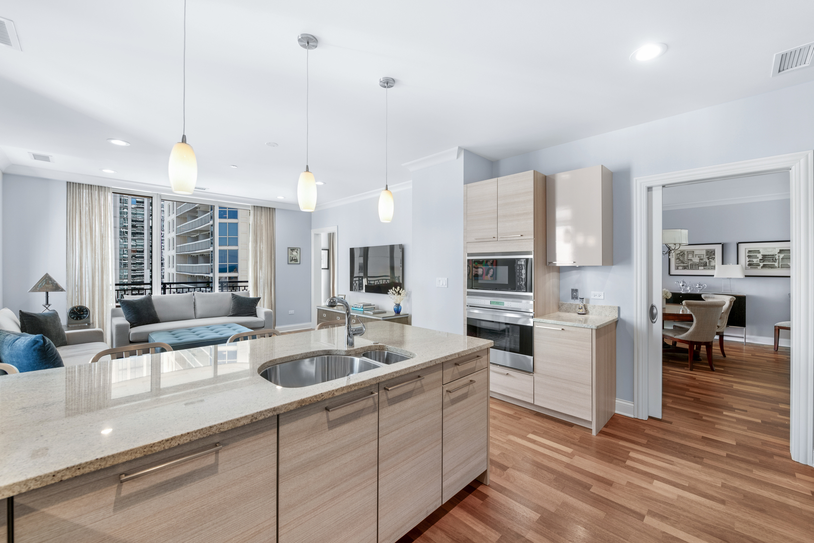 10 East Delaware Place, Unit 25B Chicago, IL 60611 - Photo 9 of 38