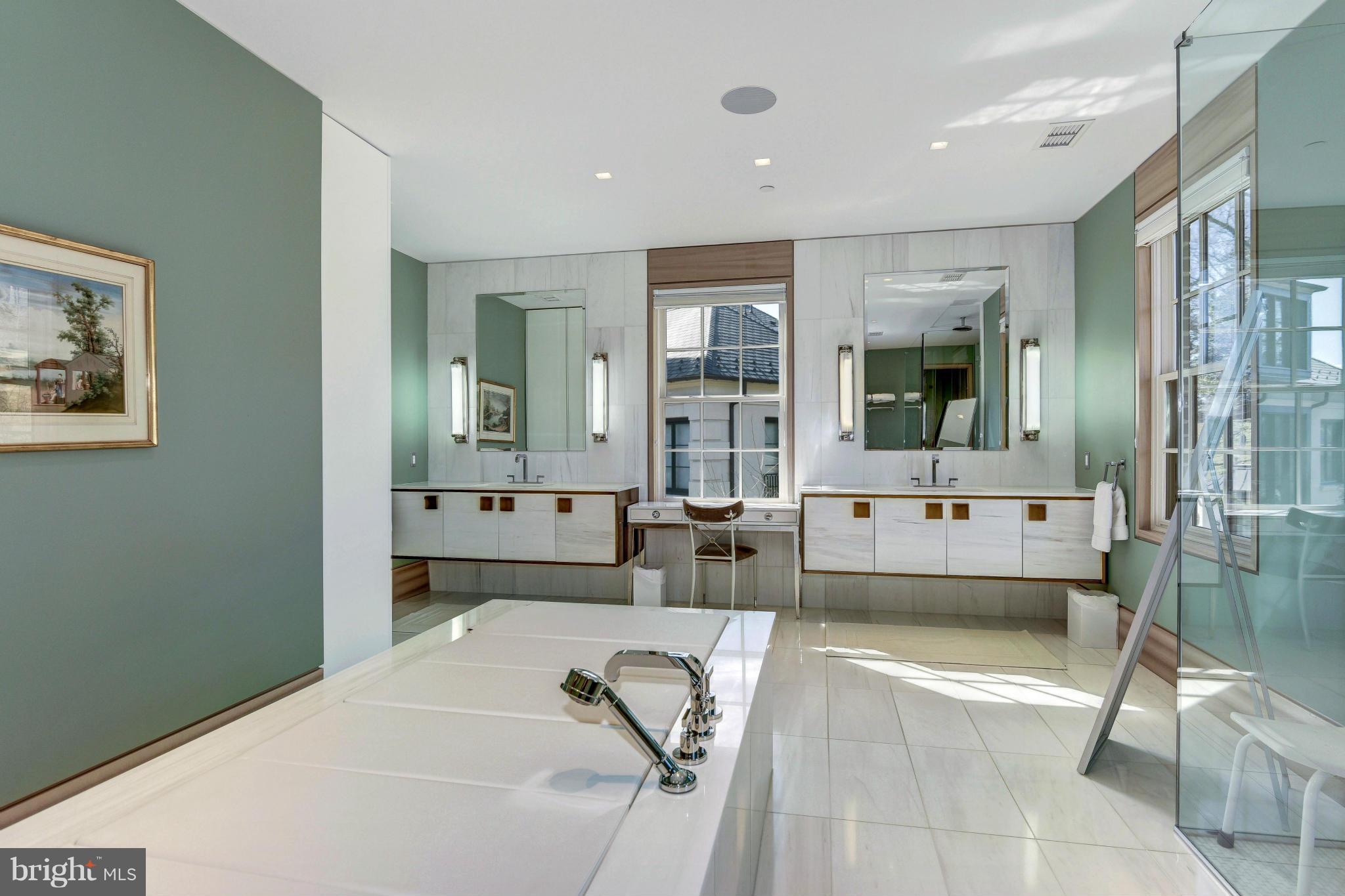 2121 Dunmore Lane Washington, DC 20007 - Photo 23 of 30 Guest Bath