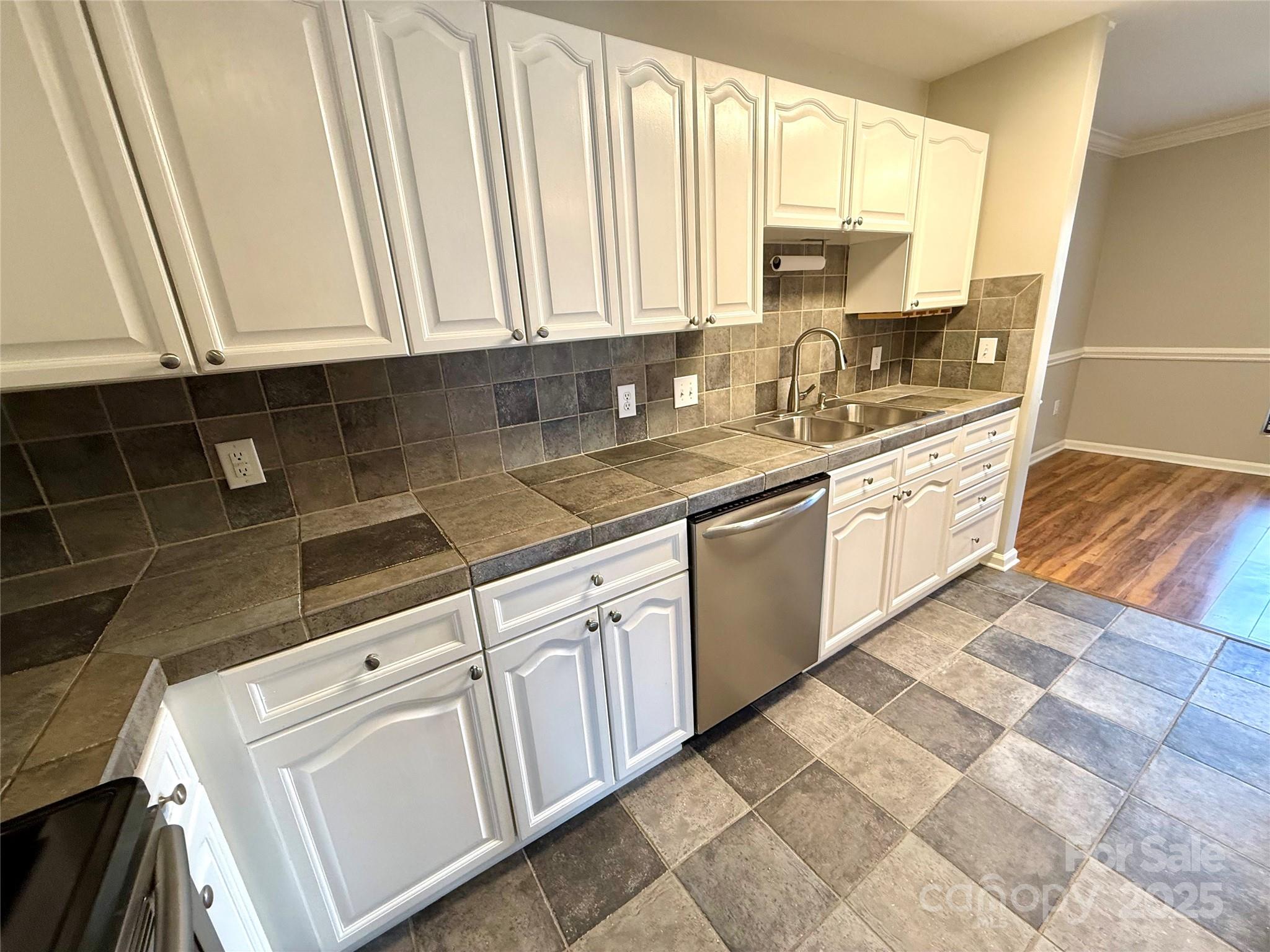4930 Sardis Road, Unit C Charlotte, NC 28270 - Photo 8 of 33