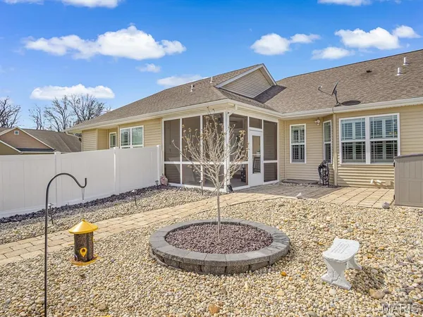 $345,000 | 7300 Fulham Lane, Unit B, Troy, IL 62294
