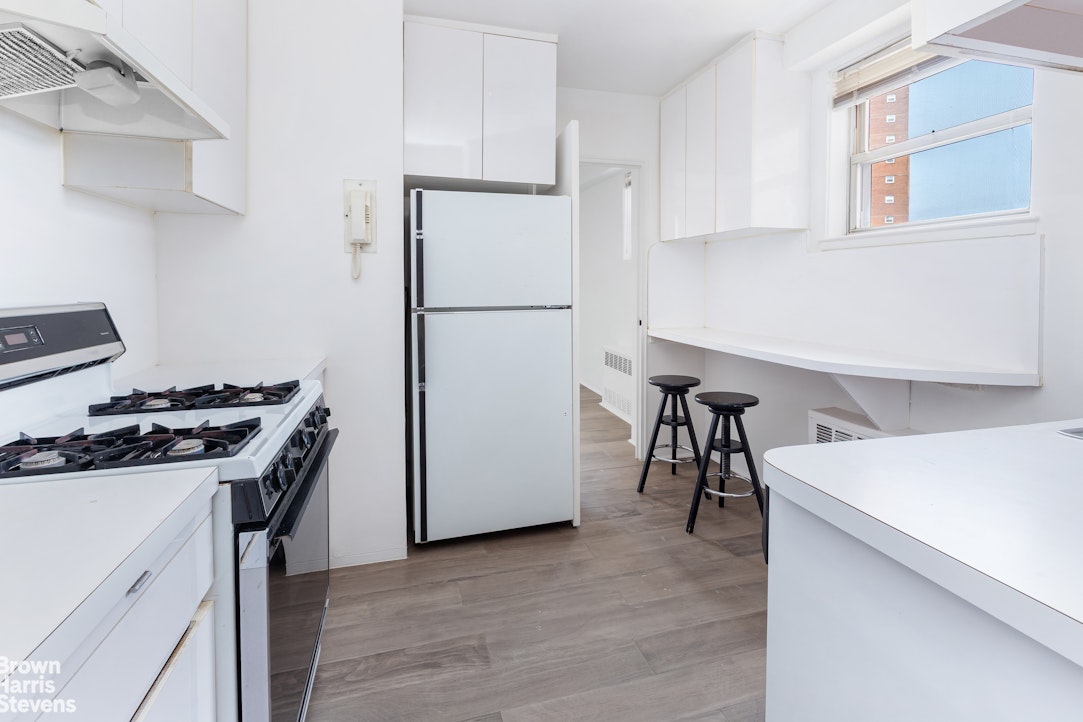 5700 Arlington Avenue, Unit 11X Bronx, NY 10471 - Photo 10 of 21 a kitchen with a stove and a refrigerator