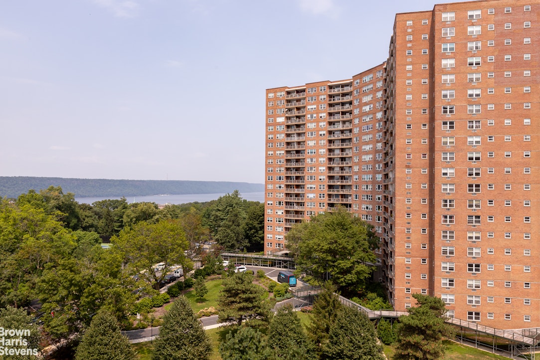 5700 Arlington Avenue, Unit 11X Bronx, NY 10471 - Photo 13 of 21 a view of a city with tall buildings