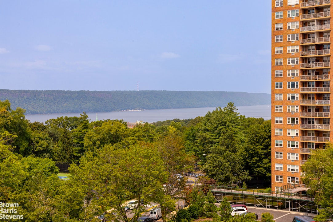 5700 Arlington Avenue, Unit 11X Bronx, NY 10471 - Photo 20 of 21 view of a city