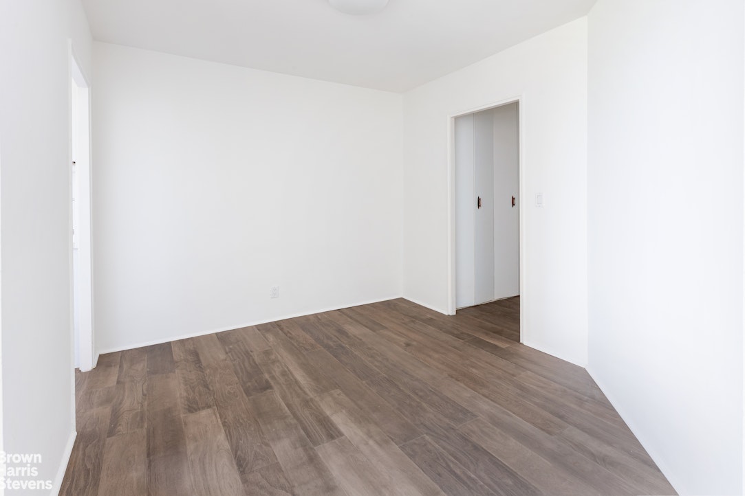 5700 Arlington Avenue, Unit 11X Bronx, NY 10471 - Photo 5 of 21 a view of an empty room with wooden floor
