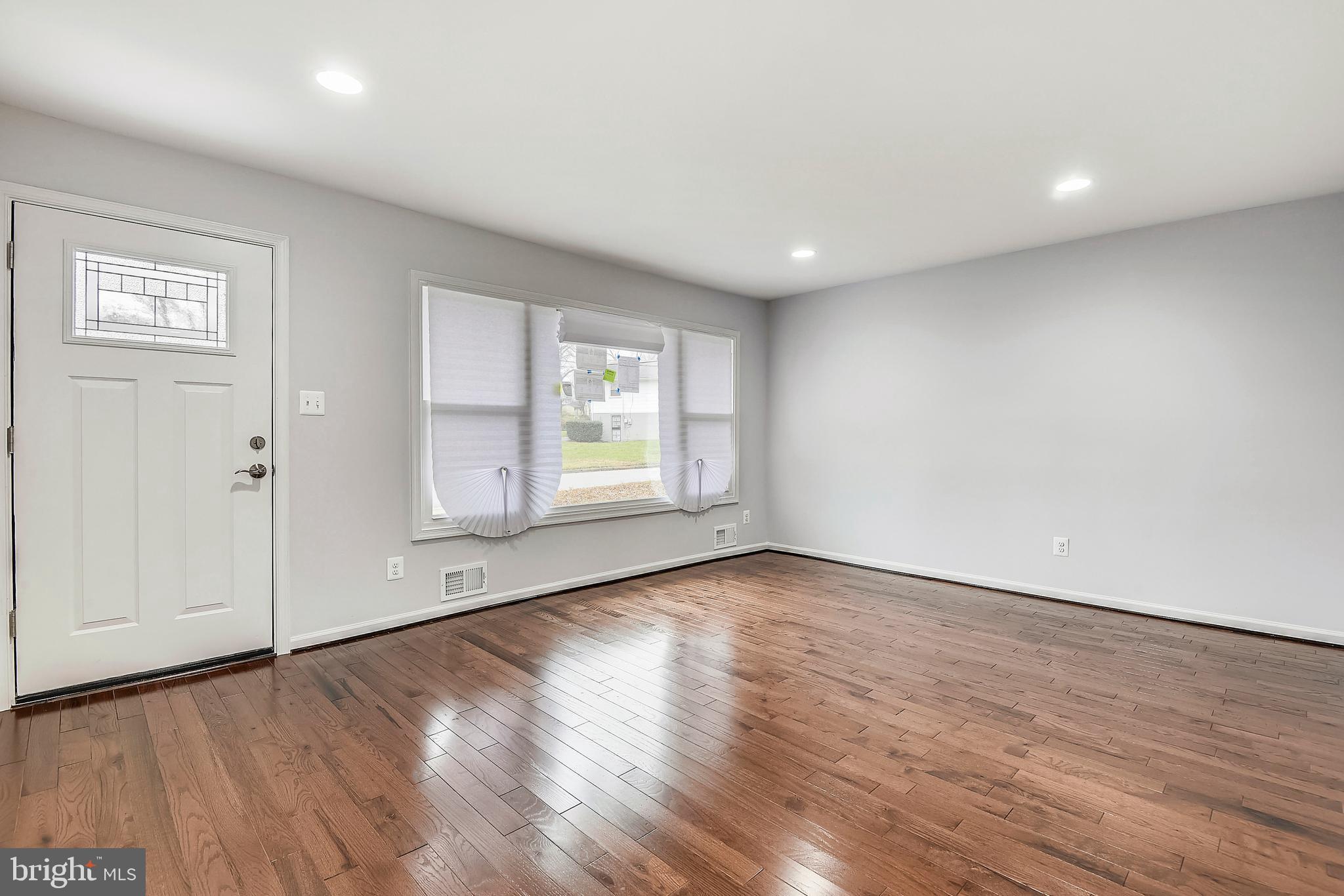 7804 Ashdale Road Capitol Heights, MD 20743 - Photo 5 of 29 Living area