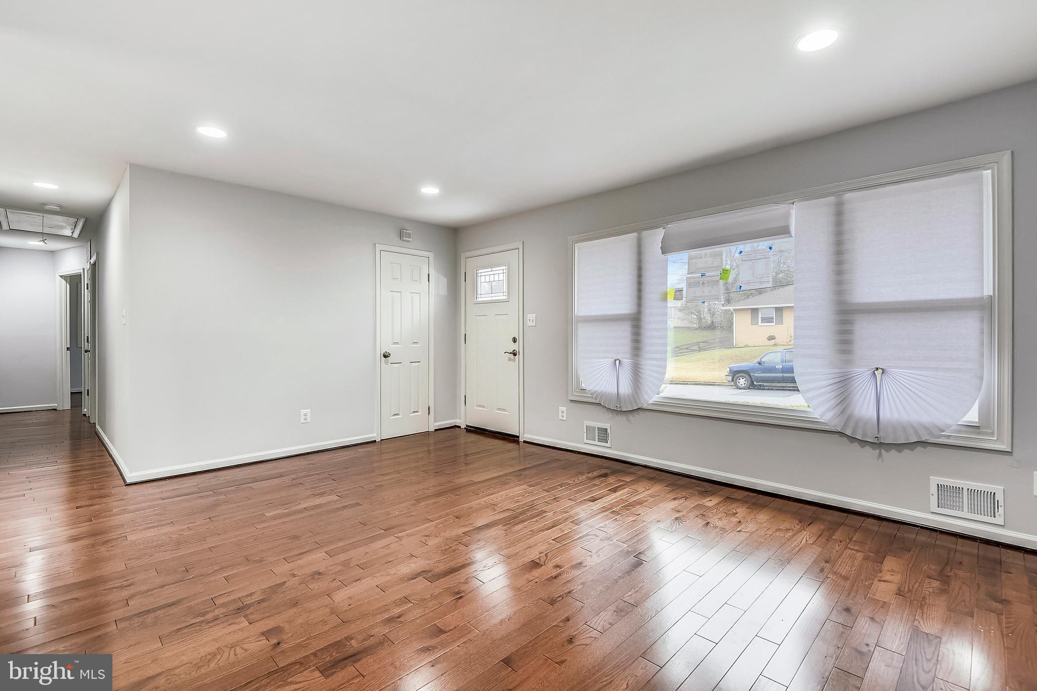 7804 Ashdale Road Capitol Heights, MD 20743 - Photo 7 of 29 Living area