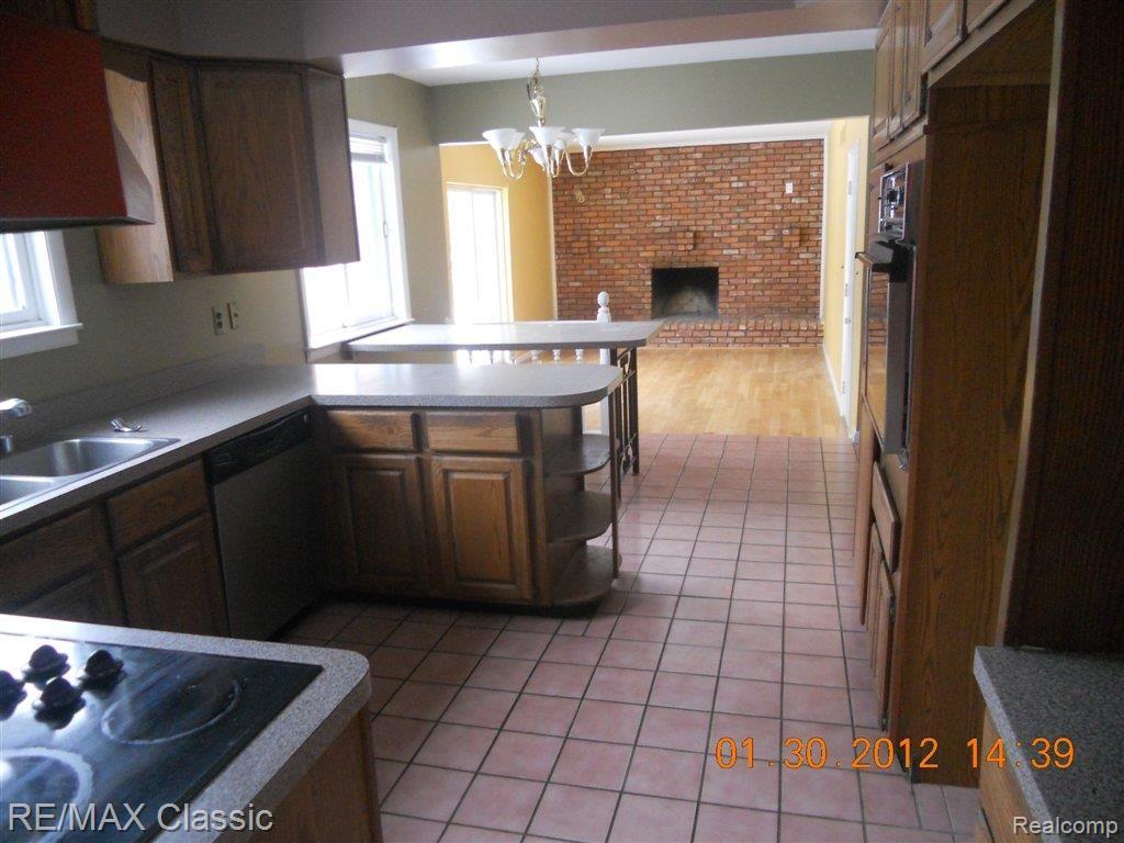 840 East Maple Road Milford, MI 48381 - Photo 5 of 8 Kitchen 1.JPG