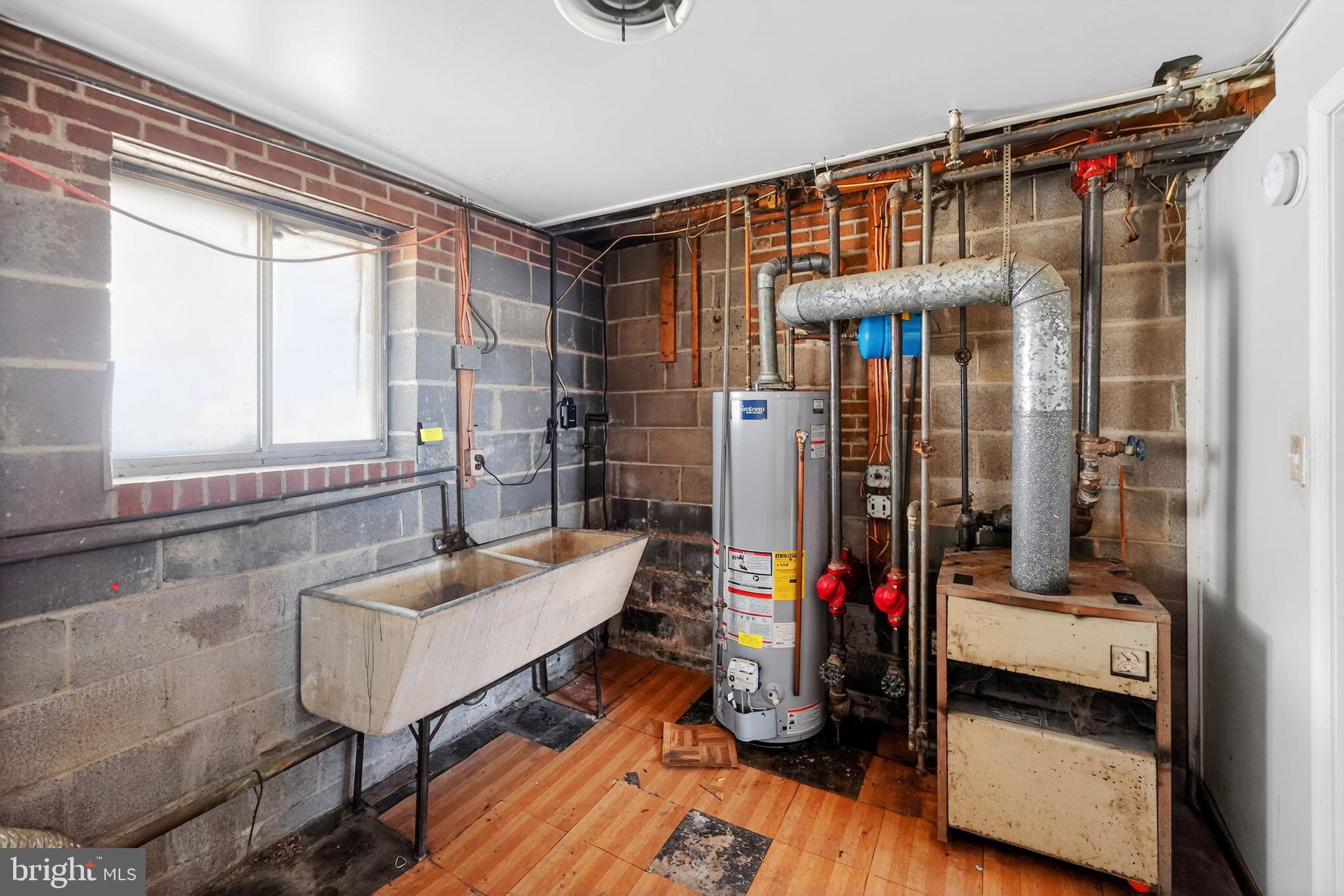 9300 Allentown Road Fort Washington, MD 20744 - Photo 33 of 33 a living room with furniture and a window