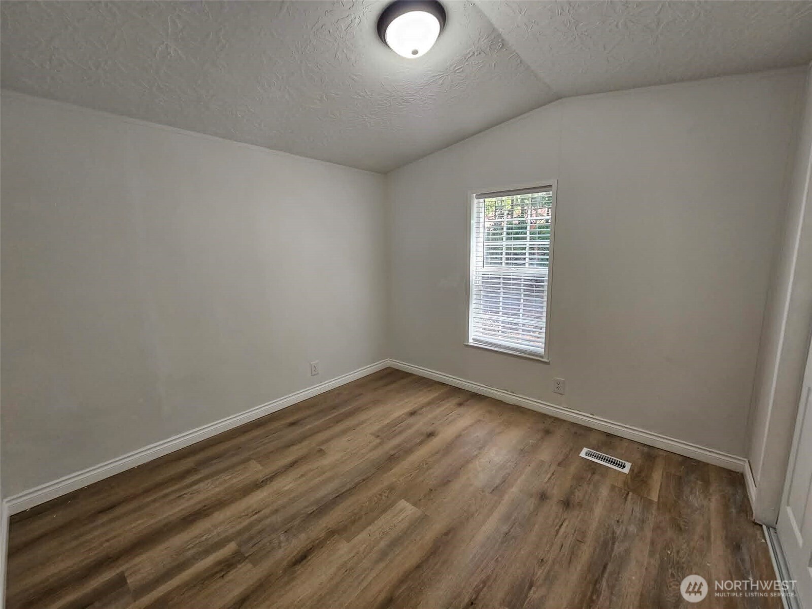 100 East Kilmarnock Road Shelton, WA 98584 - Photo 5 of 9