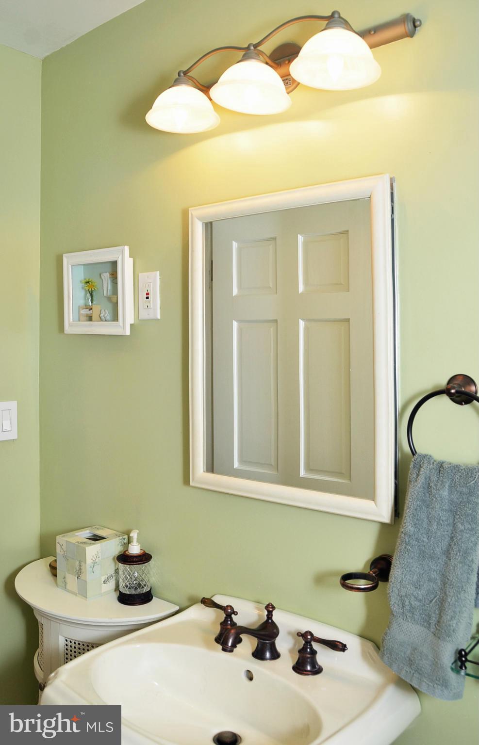 1809 Forest Glen Road Silver Spring, MD 20910 - Photo 11 of 25 Bath