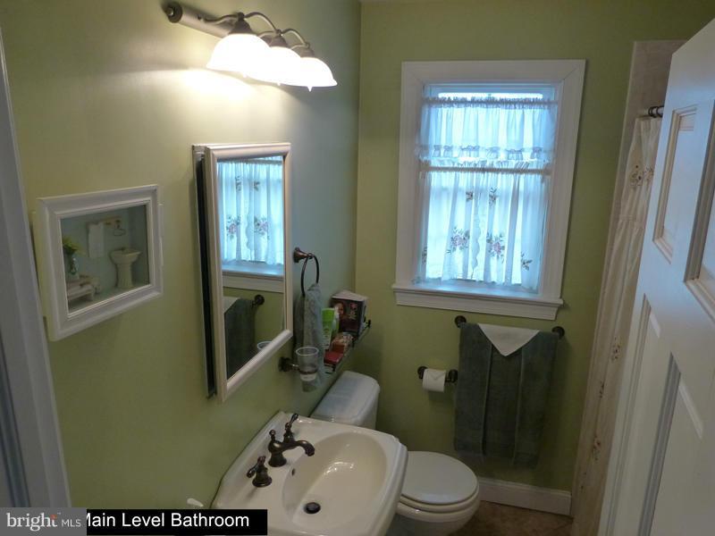 1809 Forest Glen Road Silver Spring, MD 20910 - Photo 12 of 25 Bath
