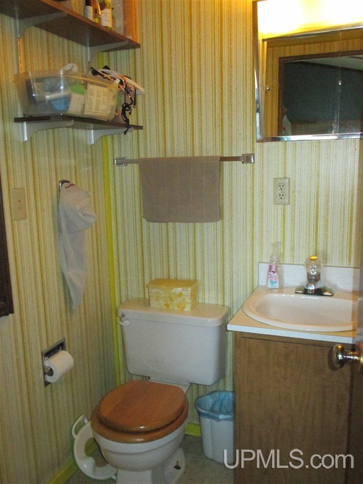 7843 County 426 M.5 Road Gladstone, MI 49837 - Photo 17 of 26 Gallery Image 17