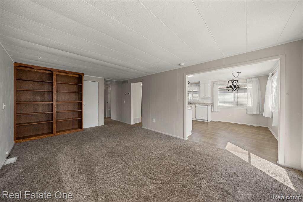 542 Snyder Road Highland, MI 48357 - Photo 4 of 27