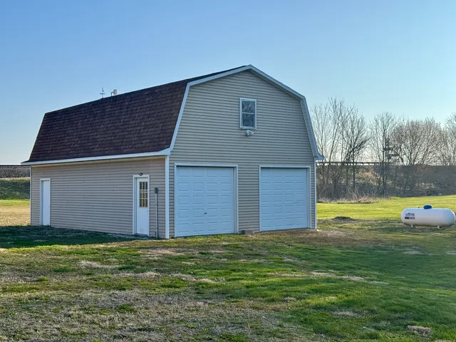 a front view of house with yard and garage